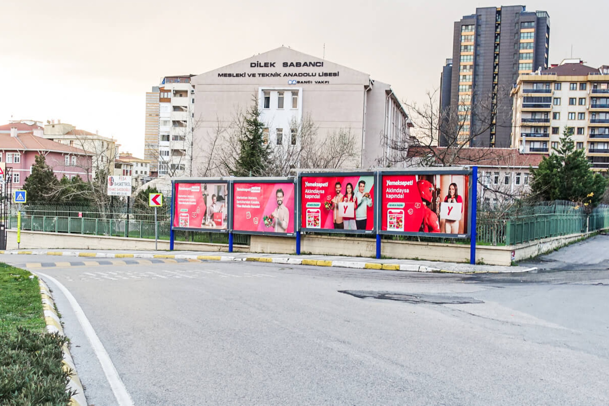 Dilek Sabancı Lisesi Önü 1